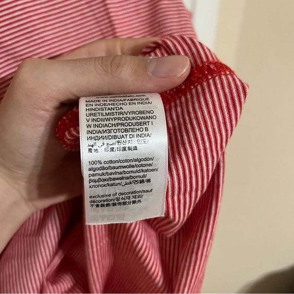 Calvin Klein Tshirt - Picture 2 of 4